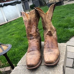 Justin men’s distressed cowboy boots